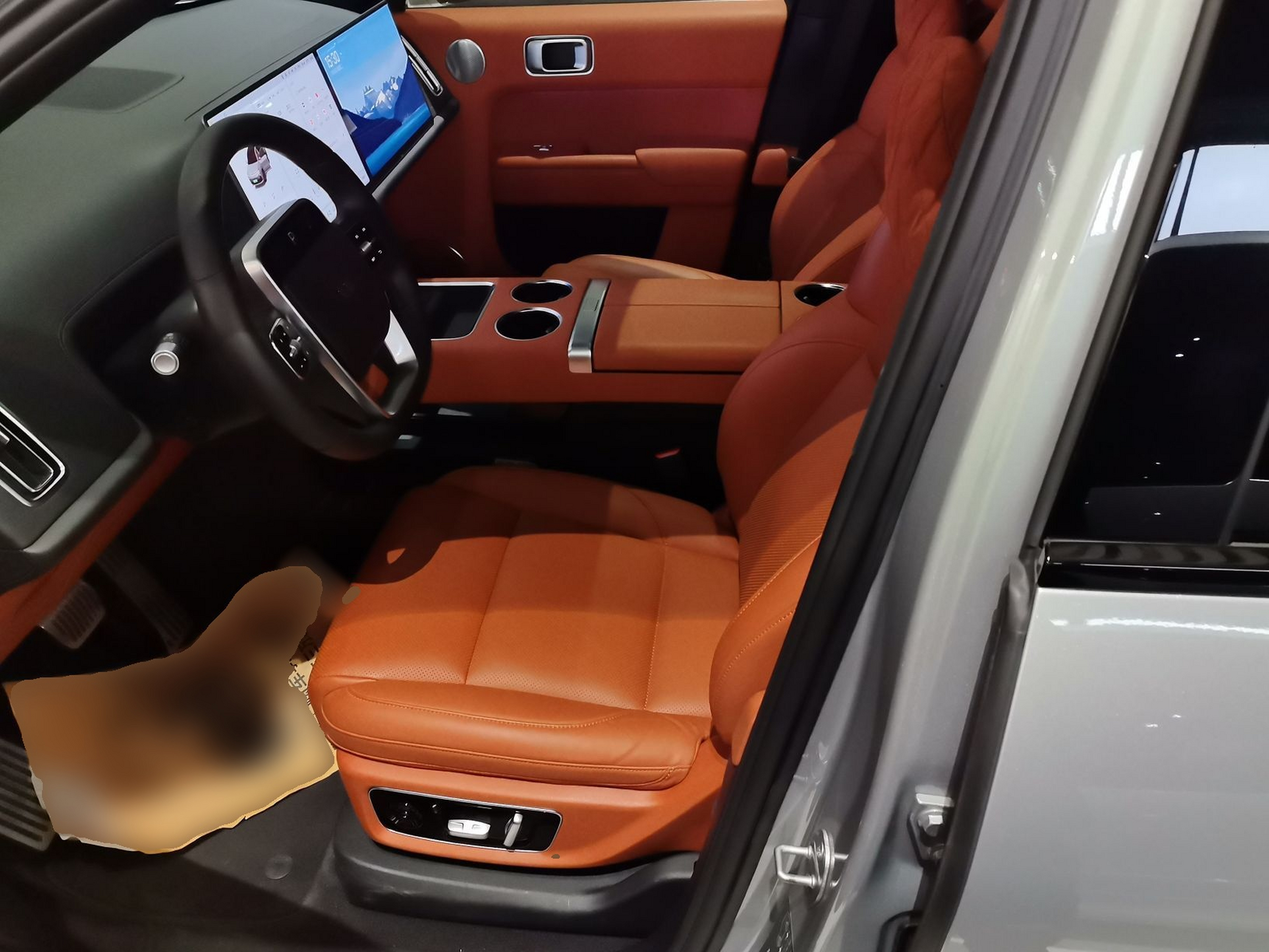 المقاعد الأمامية داخل السيارة