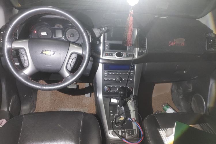 Used Chevrolet Captiva 2015 2.4L 4x4 Flagship Edition 7-Seater Center Console