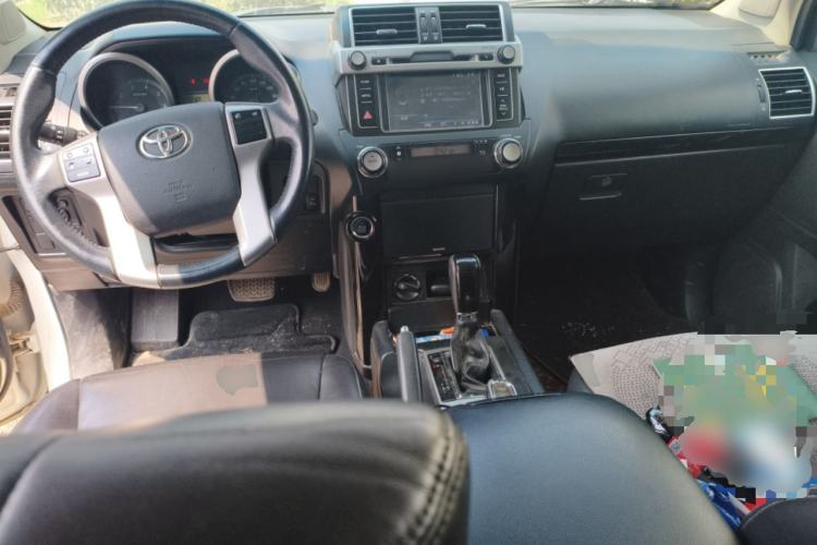 Used Toyota Prado 2016 2.7L Automatic Standard Edition Center Console