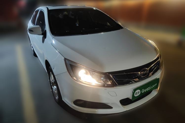 Used BYD e5 2016 300 Luxury Edition Front Right 45 Deg