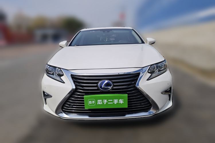 Used Lexus ES 2015 300h Comfort Edition Front