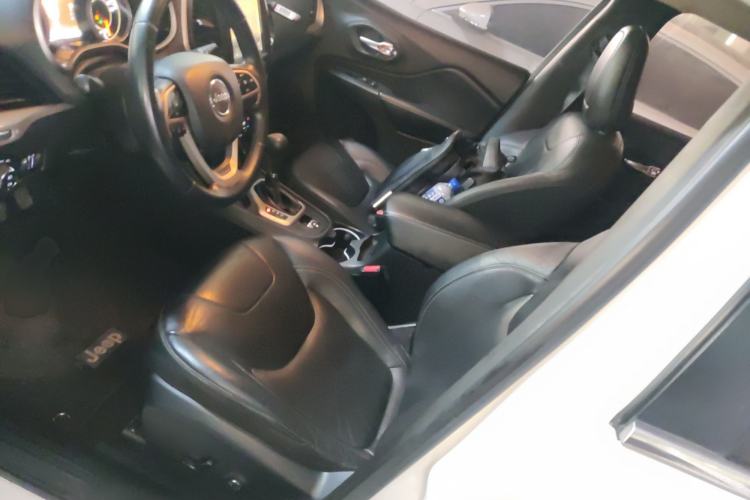 Used Jeep Cherokee 2017 2.4L Leading Smart Edition
