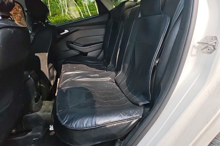 Used Ford Focus 2015 Sedan EcoBoost 125 Manual – Ultra-Style Edition