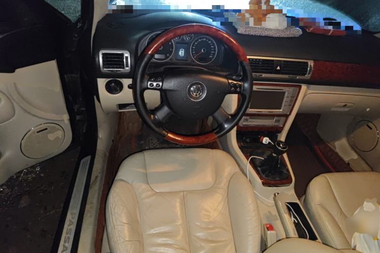 Used Volkswagen Passat 2011 2.0L Manual Luxury Version
