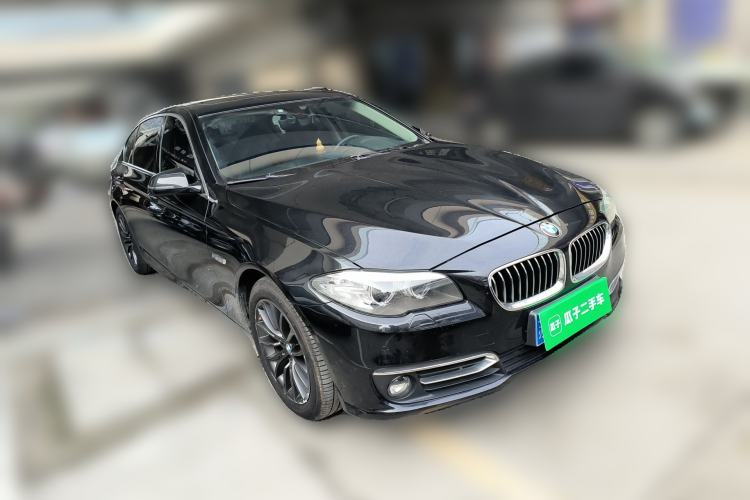 Used BMW 5 Series 2017 525Li Luxury Design Package Front Right 45 Deg
