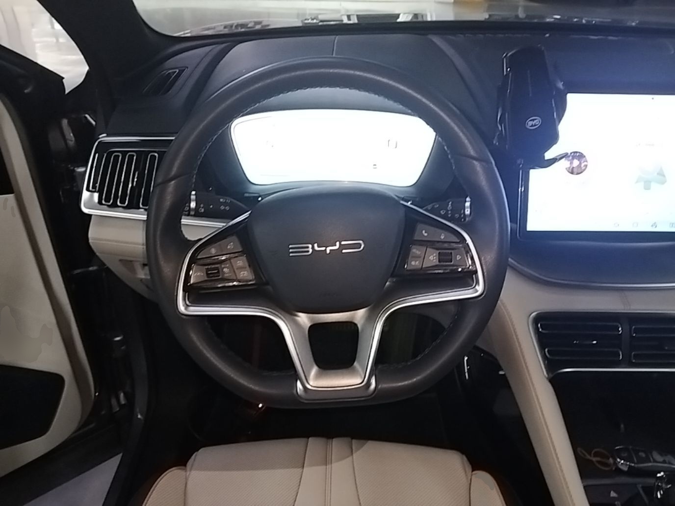 BYD Song PLUS New Energy 2024 HONOR Edition DM-i 110km Flagship PLUS — снимка 13