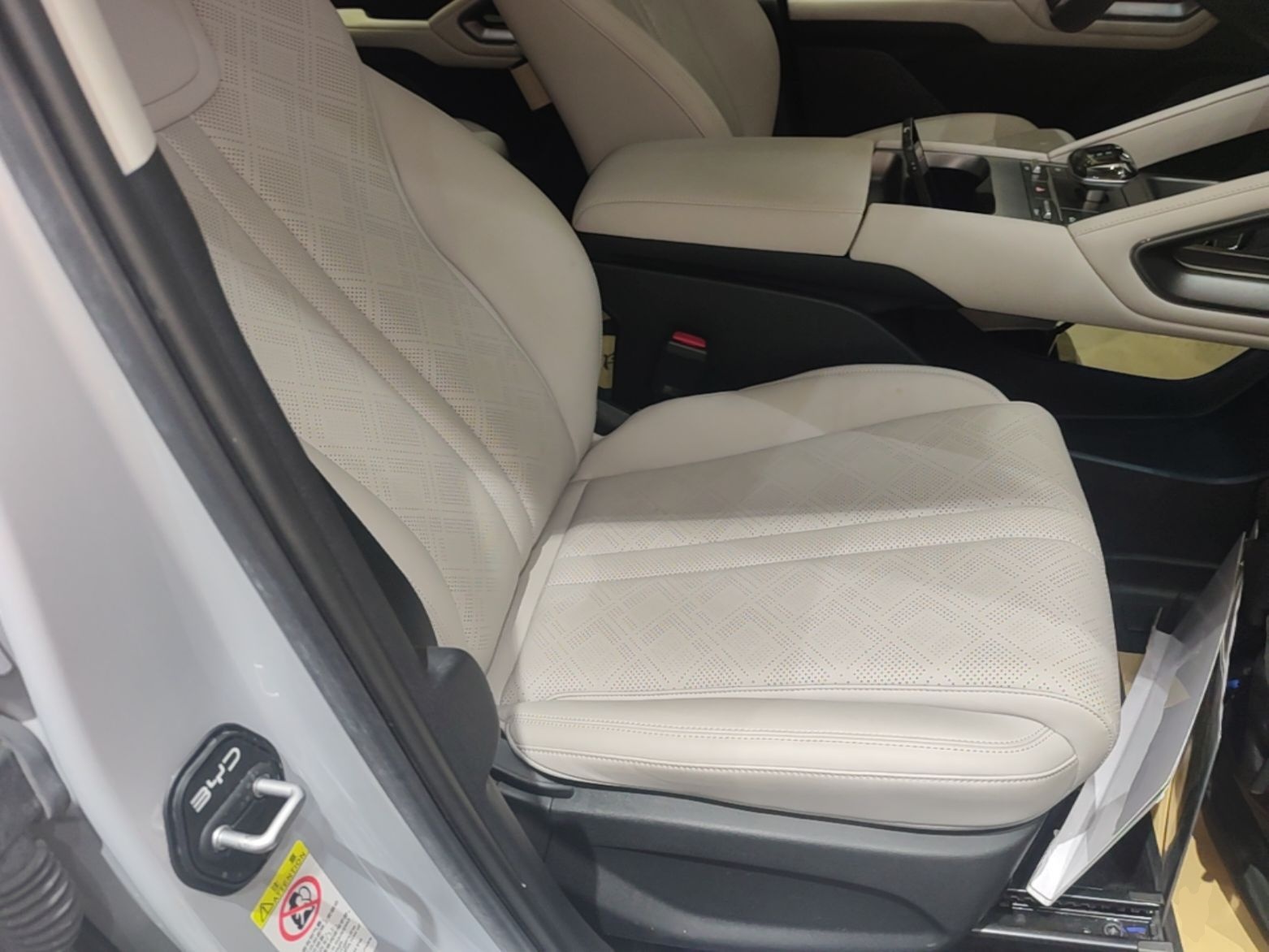 BYD Yuan UP 2024 401 km Active Version — снимка 19