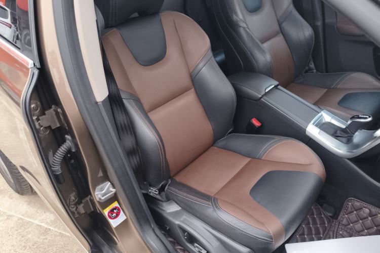 Used Volvo XC60 2017 T5 AWD Smart Drive Edition Right Front Seat