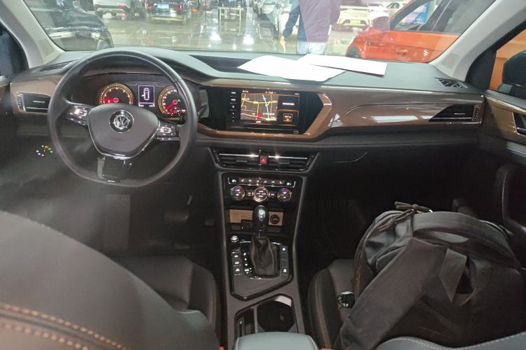 Used Volkswagen Tharu 2020 280TSI Two-Wheel Drive Luxury Plus Version China VI Standard Center Console