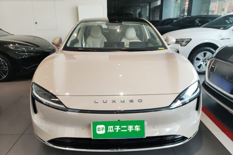 Used Hima Luxeed S7 2025 705 km Pro Front