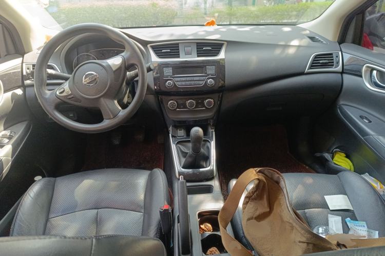 Used Nissan Sylphy 2016 1.6 XL Manual Luxury Edition Center Console