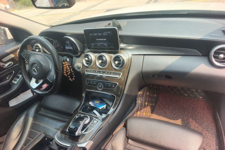 Used Mercedes-Benz C-Class 2016 C 200 L Center Console