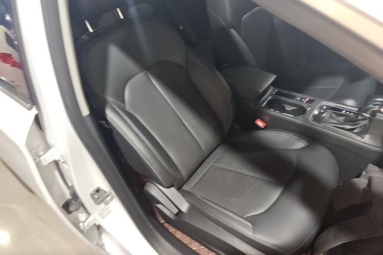 Used Roewe i6 2020 PLUS 1.6L CVT 4G Connected Glory Flagship Edition
