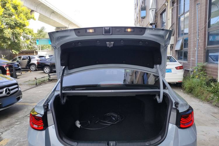 Used Geely Auto Emgrand L HiP 2024 Champion Edition 1.5TD-DHT Pro 100KM Excellence Model
