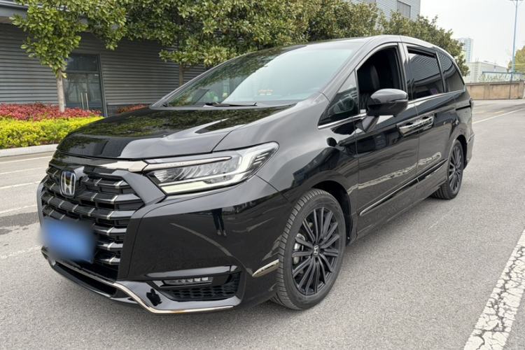 Used Honda Elysion 2024 2.0L eHEV Luxury Edition Front Left 45 Deg