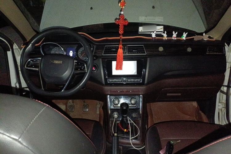 Used Lifan Auto Myway 2016 1.5L Manual Elite Version Center Console