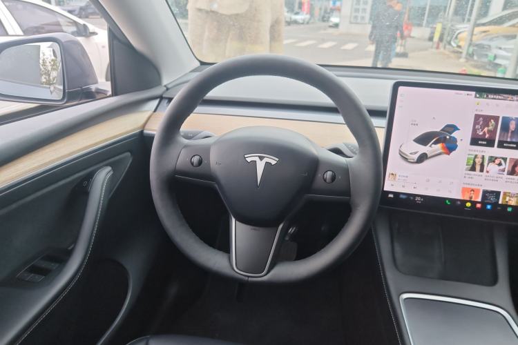 Used Tesla Model Y 2021 Long-Range All-Wheel-Drive Version Steering Wheel