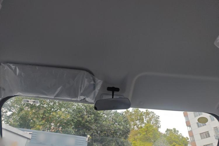 Used Wuling Yangguang 2024 300KM Comfort Version Passenger Van 75kW