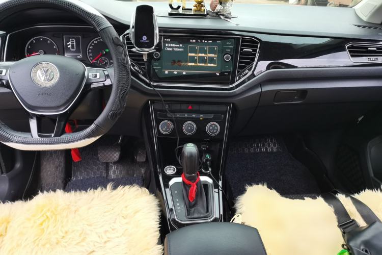 Used Volkswagen T-ROC 2018 280TSI DSG Four-Wheel Drive Comfort Version China V Standard Center Console