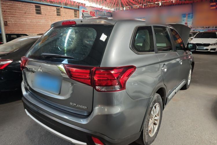 Used Mitsubishi Outlander 2016 2.0L Two-Wheel Drive Fashion Edition 5 Seats