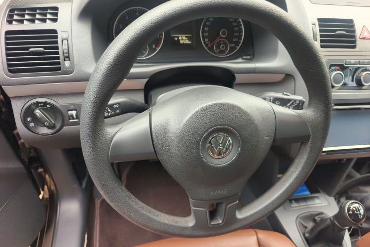 Used Volkswagen Touran 2013 1.4T Manual Fashion Edition 5 Seats Steering Wheel