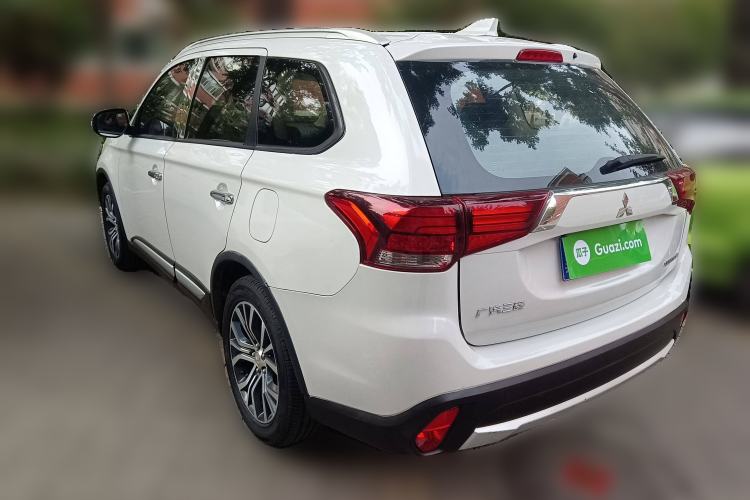 Used Mitsubishi Outlander 2017 2.0L Two-Wheel Drive Glory Edition 5 Seats Rear Left 45 Deg