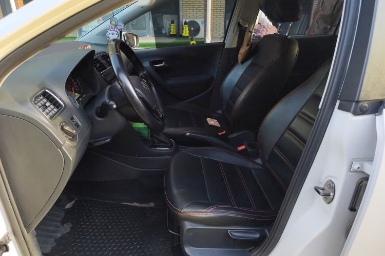 Used Volkswagen Polo 2016 1.6L Automatic Comfort Model
