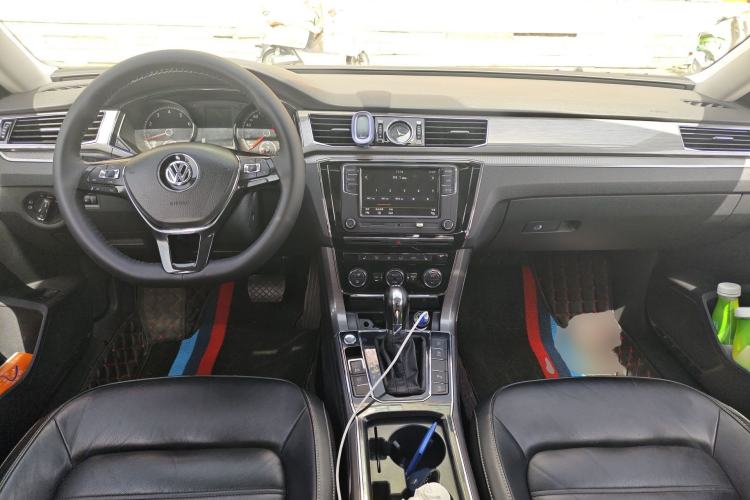 Used Volkswagen Passat 2017 330TSI DSG Luxury Edition Center Console