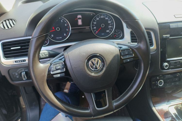 Used Volkswagen Touareg 2014 3.0 TSI New Edition
