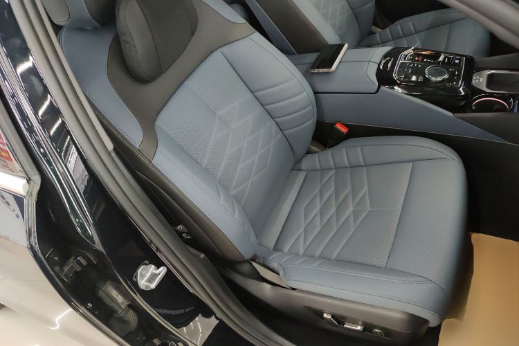 Used BMW i5 2024 eDrive 35L Luxury Model with M Sport Package
