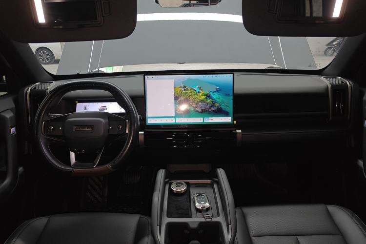 Used Chery Fengyun Fulwin X3 Plus 2025 Model 501 Four-Wheel Drive Smart Leading Edition Center Console