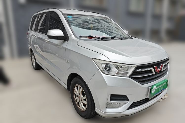 Used Wuling Hongguang 2019 1.5L S Comfort Edition China VI LAR Front Right 45 Deg