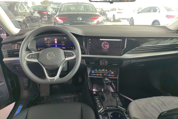 Used Volkswagen Passat New Energy 2025 430 PHEV Hybrid Business Edition Center Console