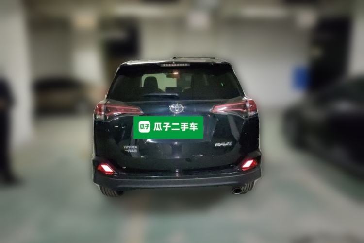 Used Toyota RAV4 2016 2.0L CVT Two-Wheel Drive Fashion Edition China V Standard

