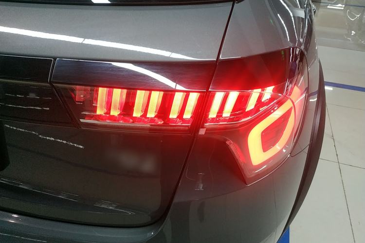 Used Lynk & Co 02 2019 High-Energy Edition 2.0T Automatic Two-Wheel Drive Shine Pro Edition China VI Standard Right Rear Taillight