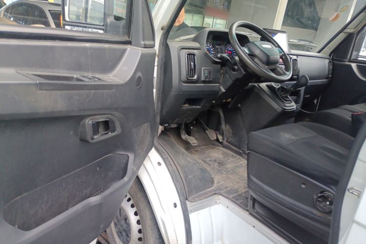 Used Iveco Daily 2023 2.5T A35M1 Short Wheelbase Low-Roof Single-Tire Side-Sliding Door 5-9 Seater Driver Seat