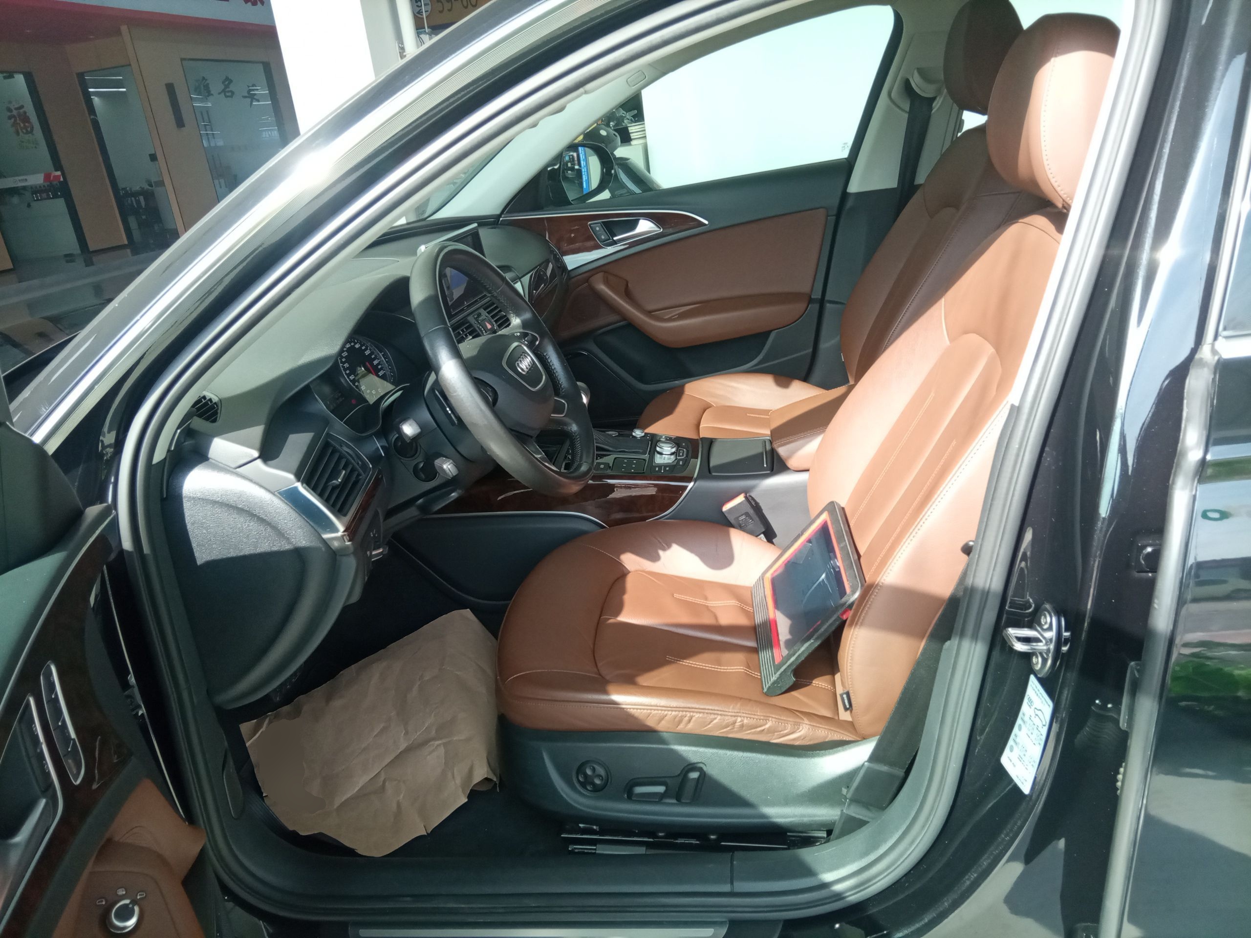 Переднее сиденье в автомобиле