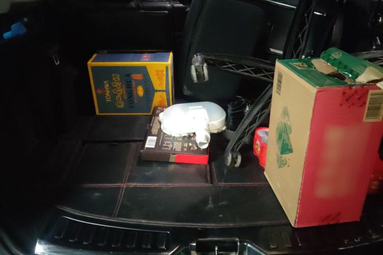 Used Land Rover Discovery Sport 2018 240 PS HSE LUXURY Edition Trunk