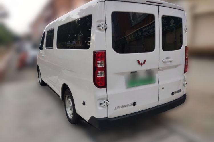 Used Wuling Yangguang 2024 300KM Comfort Version Passenger Van 75kW
