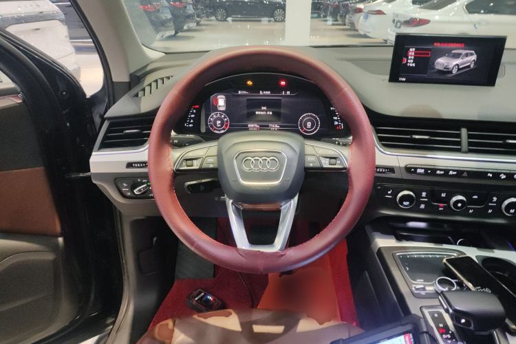 Used Audi Q7 2018 40 TFSI Comfort Model
