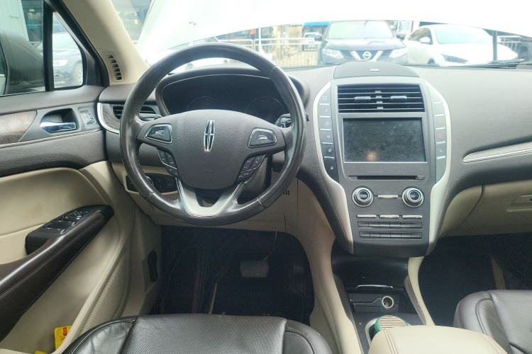 Used Lincoln MKC 2017 2.0T Two-Wheel-Drive Luxury Edition Center Console