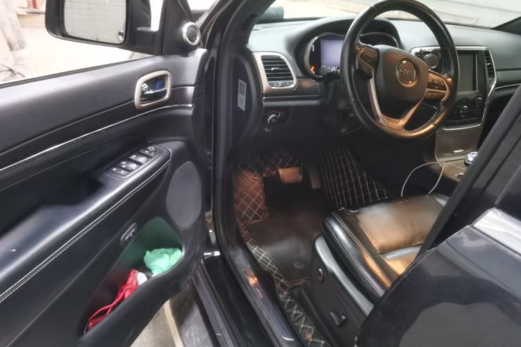 Used Jeep Grand Cherokee 2014 3.0TD Diesel Comfort Navigation Version Driver Seat