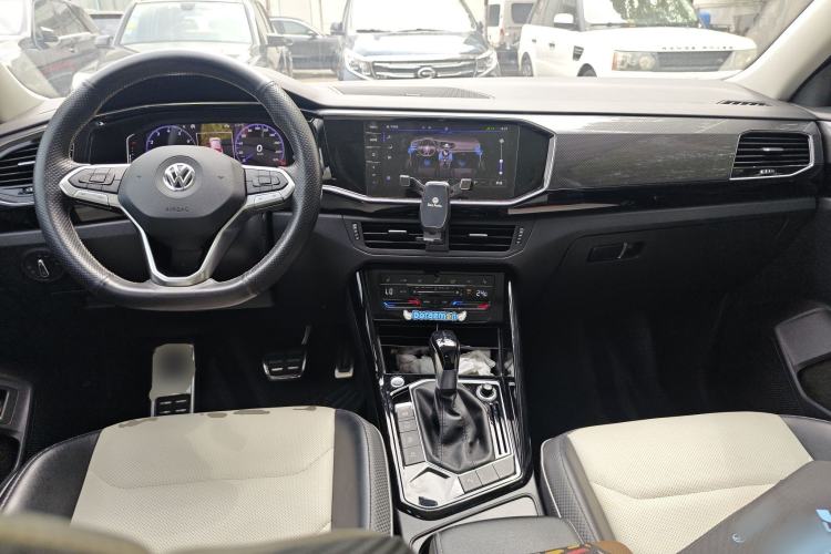 Used Volkswagen Tayron X 2020 330TSI Two-Wheel Drive Luxury Smart Connectivity Version Center Console