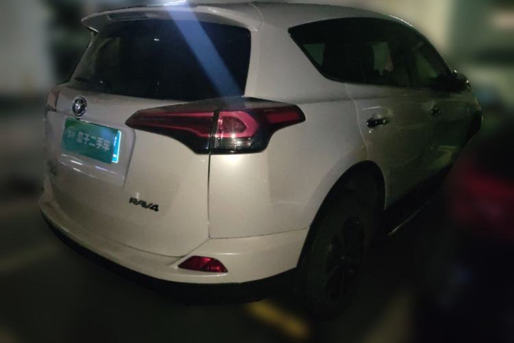 Used Toyota RAV4 2019 2.0L CVT Two-Wheel Drive Luxury Version China VI Standard
