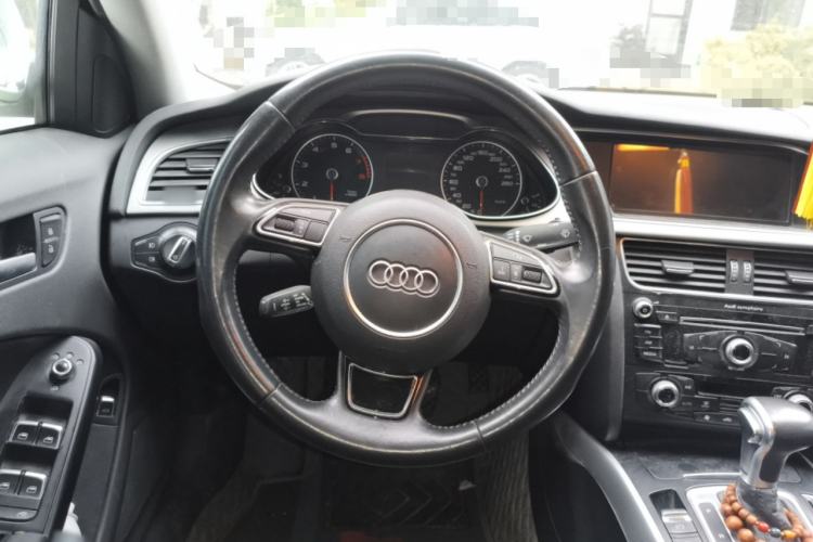 Used Audi A4L 2015 35 TFSI Automatic Standard Model Steering Wheel