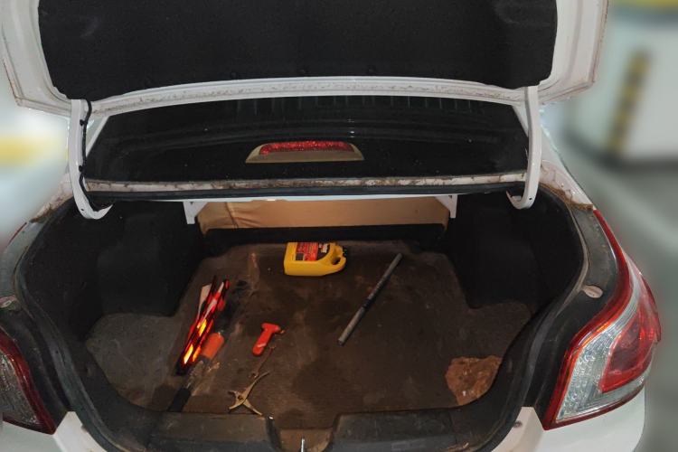 Used Baojun 630 2013 1.5L manual standard version
