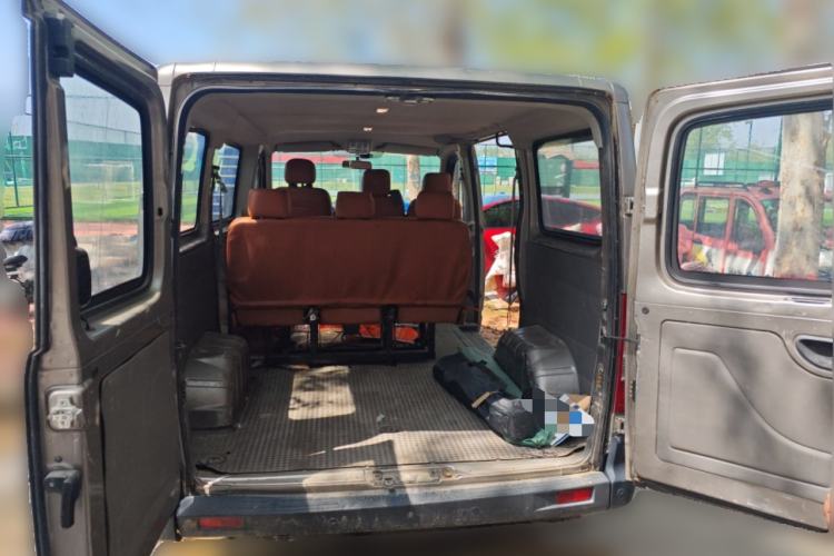 Used SAIC MAXUS Xintu V80 2016 2.5T Manual Aoyuntong National V Short Wheelbase Low-Roof 6-Seater Trunk