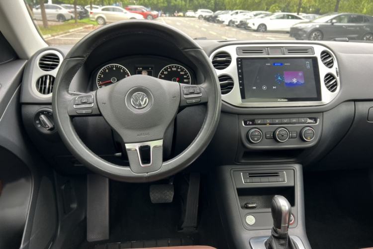 Used Volkswagen Tiguan 2015 1.8TSI Automatic Two-Wheel Drive Luxury Model Interior 3