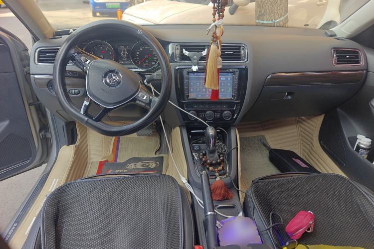 Used Volkswagen Sagitar 2015 230TSI Automatic Luxury Model
