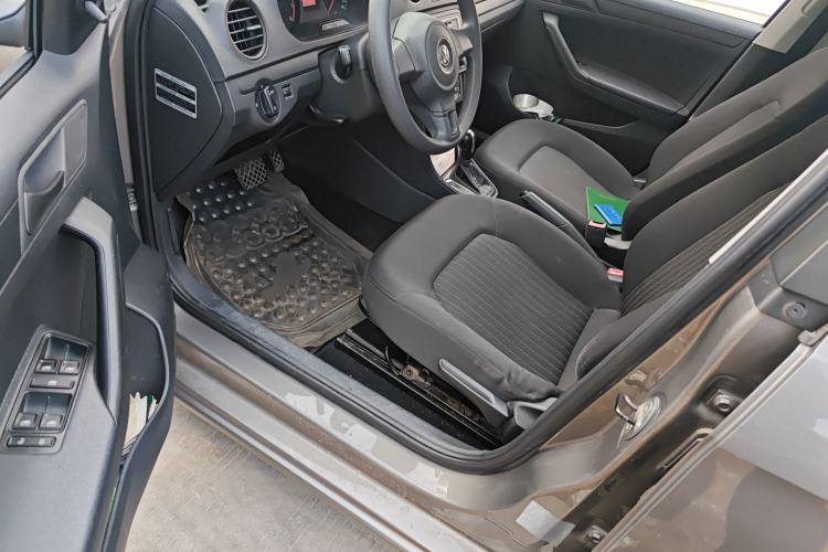 Used Volkswagen Jetta 2013 1.6L Automatic Fashion Model Driver Seat